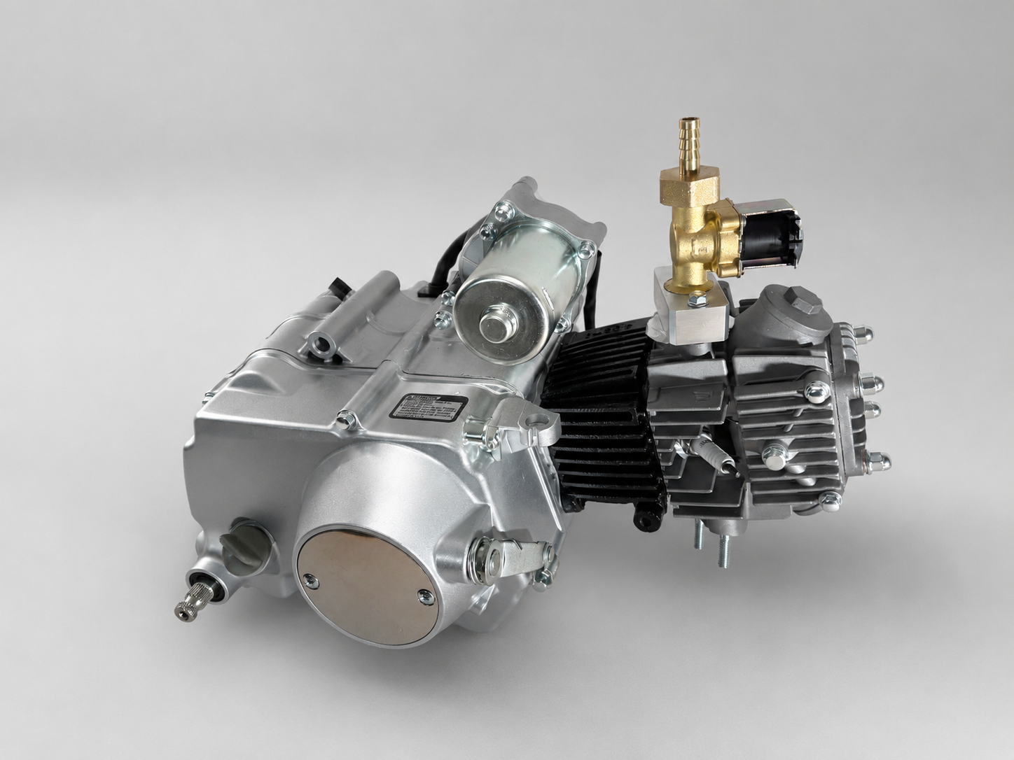 Wasserstoffmotor mit Ventil und Leitungsanschluss