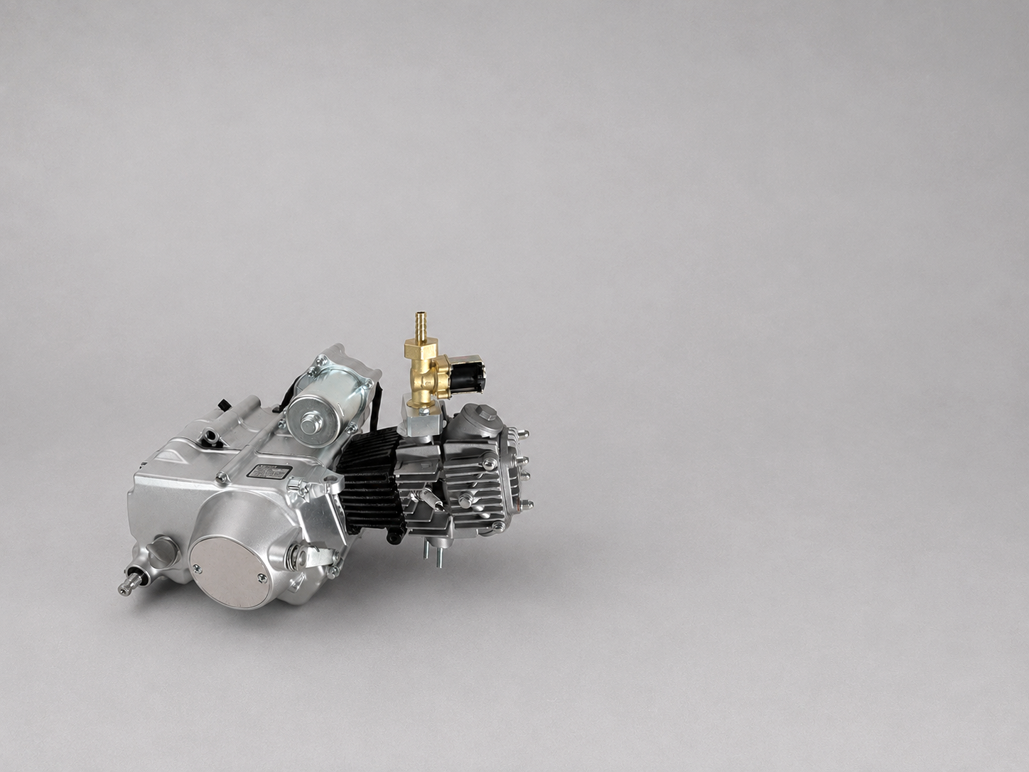 Kompakter Wasserstoffmotor mit Ventil und Zylinderkopf